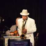 VY plays white hi contrast